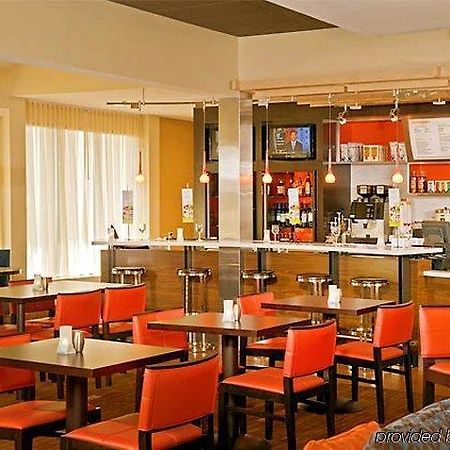 Courtyard By Marriott Greensboro Exteriör bild