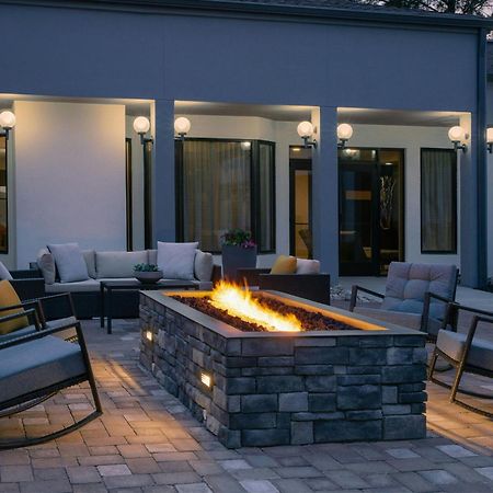 Courtyard By Marriott Greensboro Exteriör bild
