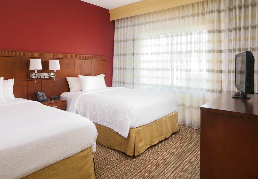 Courtyard By Marriott Greensboro Exteriör bild