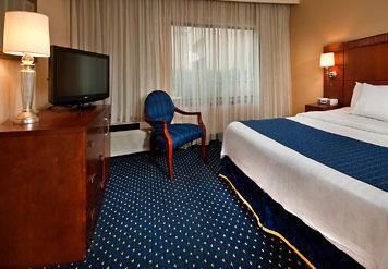 Courtyard By Marriott Greensboro Exteriör bild
