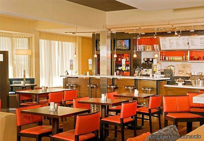 Courtyard By Marriott Greensboro Exteriör bild