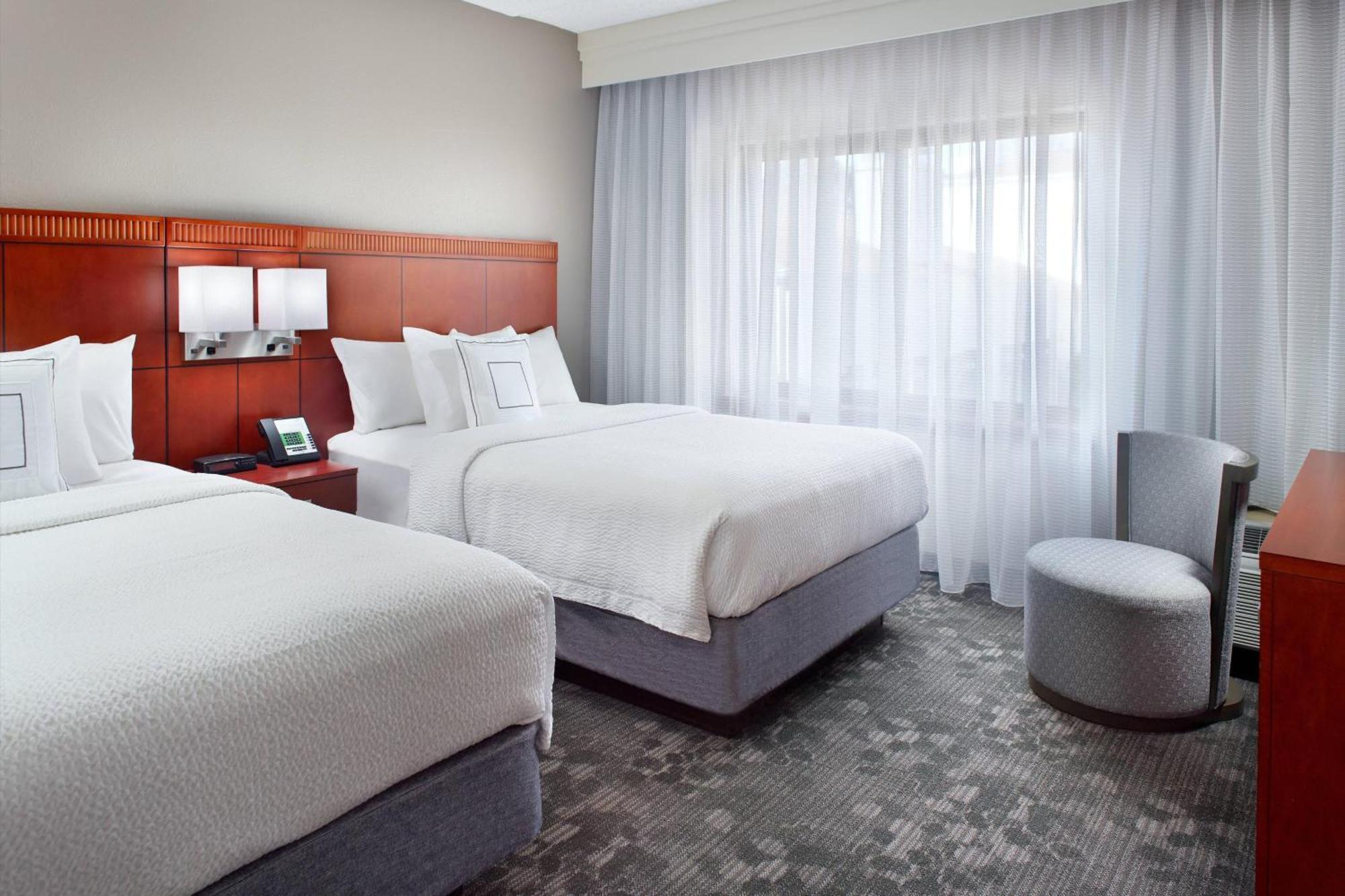 Courtyard By Marriott Greensboro Exteriör bild