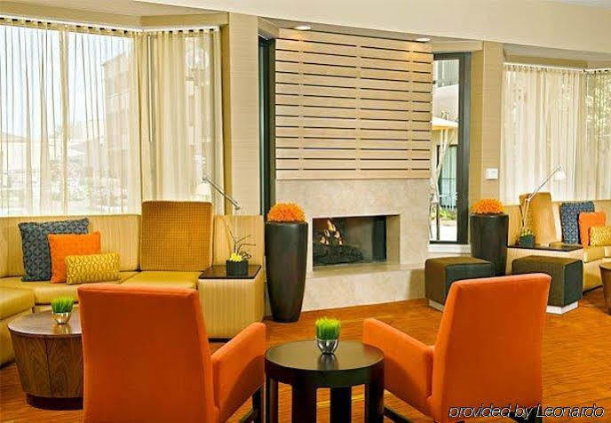 Courtyard By Marriott Greensboro Exteriör bild