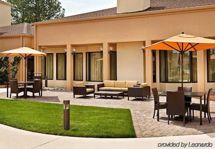 Courtyard By Marriott Greensboro Exteriör bild