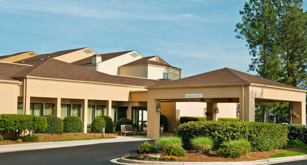 Courtyard By Marriott Greensboro Exteriör bild