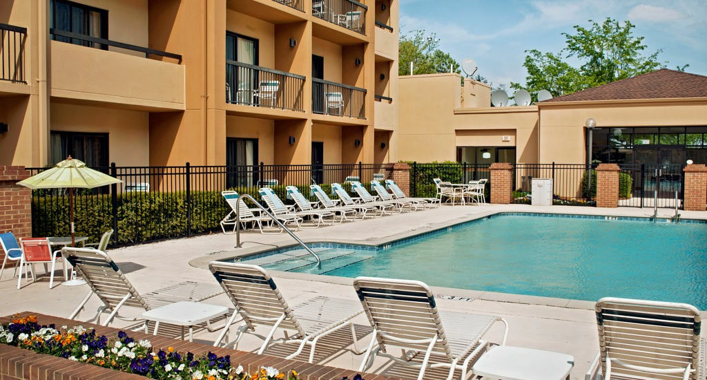 Courtyard By Marriott Greensboro Exteriör bild